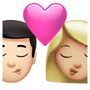 👨🏻‍❤️‍💋‍👩🏼 Emoji sich küssendes Paar - Mann: helle Hautfarbe, Frau: mittelhelle Hautfarbe Apple iOS 14.5.