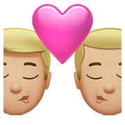 👨🏼‍❤️‍💋‍👨🏼 Emoji sich küssendes Paar - Mann: mittelhelle Hautfarbe, Mann: mittelhelle Hautfarbe Apple iOS 14.5.