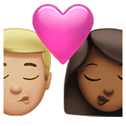👨🏼‍❤️‍💋‍👩🏾 Emoji Beijo - Homem: Pele Morena Clara, Mulher: Pele Morena Escura na Apple iOS 14.5.