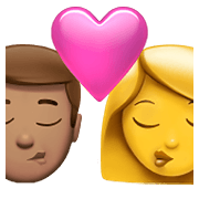 👨🏽‍❤️‍💋‍👩 Emoji Beso - Hombre: Tono De Piel Medio, Mujer en Apple iOS 14.5.