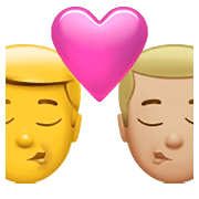 👨‍❤️‍💋‍👨🏼 Emoji Beijo - Homem, Homem: Pele Morena Clara na Apple iOS 14.5.