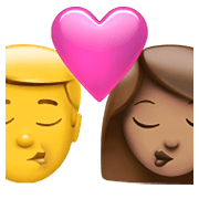 Emoji 👨‍❤️‍💋‍👩🏽 Bacio Tra Coppia - Uomo, Donna: Carnagione Olivastra su Apple iOS 14.5.