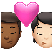 Emoji 👨🏾‍❤️‍💋‍🧑🏻 Bacio Tra Coppia: uomo, persona, Carnagione Abbastanza Scura, Carnagione Chiara su Apple iOS 14.5.