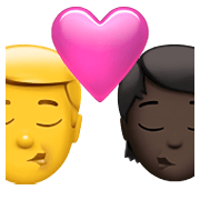 Emoji 👨‍❤️‍💋‍🧑🏿 Bacio Tra Coppia: uomo, persona, Nessun tono della pelle, Carnagione Scura su Apple iOS 14.5.
