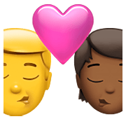 Emoji 👨‍❤️‍💋‍🧑🏾 Bacio Tra Coppia: uomo, persona, Nessun tono della pelle, Carnagione Abbastanza Scura su Apple iOS 14.5.