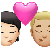🧑🏻‍❤️‍💋‍👨🏼 Emoji Beso: Persona, Hombre, Tono De Piel Claro, Tono De Piel Claro Medio en Apple iOS 14.5.