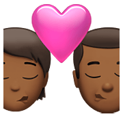 🧑🏾‍❤️‍💋‍👨🏾 Emoji Beso: Persona, Hombre, Tono De Piel Oscuro Medio en Apple iOS 14.5.