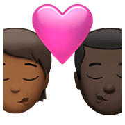 Emoji 🧑🏾‍❤️‍💋‍👨🏿 Bacio Tra Coppia: persona, uomo, Carnagione Abbastanza Scura, Carnagione Scura su Apple iOS 14.5.