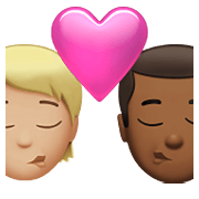🧑🏼‍❤️‍💋‍👨🏾 Emoji sich küssendes Paar: Person, Mannn, mittelhelle Hautfarbe, mitteldunkle Hautfarbe Apple iOS 14.5.