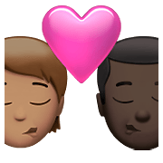 Emoji 🧑🏽‍❤️‍💋‍👨🏿 Bacio Tra Coppia: persona, uomo, Carnagione Olivastra, Carnagione Scura su Apple iOS 14.5.