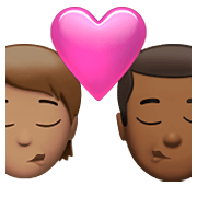 🧑🏽‍❤️‍💋‍👨🏾 Emoji sich küssendes Paar: Person, Mannn, mittlere Hautfarbe, mitteldunkle Hautfarbe Apple iOS 14.5.