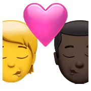 🧑‍❤️‍💋‍👨🏿 Emoji sich küssendes Paar: Person, Mannn, Kein Hautton, dunkle Hautfarbe Apple iOS 14.5.