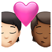 Emoji 🧑🏻‍❤️‍💋‍🧑🏾 Bacio Tra Coppia: persona, persona, Carnagione Chiara, Carnagione Abbastanza Scura su Apple iOS 14.5.