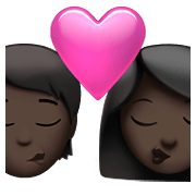 🧑🏿‍❤️‍💋‍👩🏿 Emoji sich küssendes Paar: Person, Frau, dunkle Hautfarbe Apple iOS 14.5.