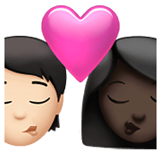 🧑🏻‍❤️‍💋‍👩🏿 Emoji sich küssendes Paar: Person, Frau, helle Hautfarbe, dunkle Hautfarbe Apple iOS 14.5.