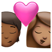 🧑🏾‍❤️‍💋‍👩🏽 Emoji Beijo: Pessoa, Mulher, Pele Morena Escura, Pele Morena na Apple iOS 14.5.