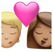 🧑🏼‍❤️‍💋‍👩🏽 Emoji sich küssendes Paar: Person, Frau, mittelhelle Hautfarbe, mittlere Hautfarbe Apple iOS 14.5.