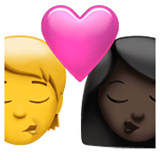 Emoji 🧑‍❤️‍💋‍👩🏿 Bacio Tra Coppia: persona, Donna, Nessun tono della pelle, Carnagione Scura su Apple iOS 14.5.