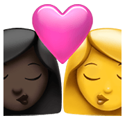 👩🏿‍❤️‍💋‍👩 Emoji sich küssendes Paar - Frau: dunkle Hautfarbe, Frau Apple iOS 14.5.