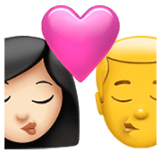 Emoji 👩🏻‍❤️‍💋‍👨 Bacio Tra Coppia - Donna: Carnagione Chiara, Hombre su Apple iOS 14.5.