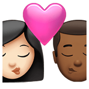 👩🏻‍❤️‍💋‍👨🏾 Emoji Beijo - Mulher: Pele Clara, Homem: Pele Morena Escura na Apple iOS 14.5.
