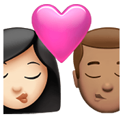 Emoji 👩🏻‍❤️‍💋‍👨🏽 Bacio Tra Coppia - Donna: Carnagione Abbastanza Chiara, Uomo: Carnagione Olivastra su Apple iOS 14.5.