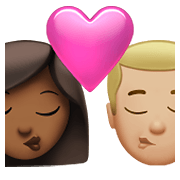 👩🏾‍❤️‍💋‍👨🏼 Emoji Beso - Mujer: Tono De Piel Oscuro Medio, Hombre: Tono De Piel Claro Medio en Apple iOS 14.5.