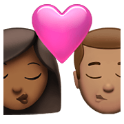 👩🏾‍❤️‍💋‍👨🏽 Emoji Beso - Mujer: Tono De Piel Claro Medio, Hombre: Tono De Piel Medio en Apple iOS 14.5.