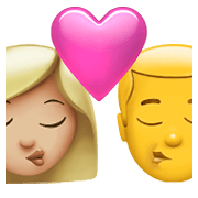 Emoji 👩🏼‍❤️‍💋‍👨 Bacio Tra Coppia - Donna: Carnagione Abbastanza Chiara, Hombre su Apple iOS 14.5.
