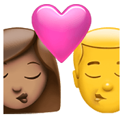 Emoji 👩🏽‍❤️‍💋‍👨 Bacio Tra Coppia - Donna, Uomo: Carnagione Olivastra, Carnagione Abbastanza Chiara su Apple iOS 14.5.