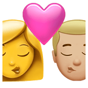 👩‍❤️‍💋‍👨🏼 Emoji Beijo - Mulher, Homem: Pele Morena Clara na Apple iOS 14.5.