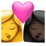 👩‍❤️‍💋‍👩🏿 Emoji Beijo Mulher, Mulher: Pele Morena Clara, Pele Escura na Apple iOS 14.5.