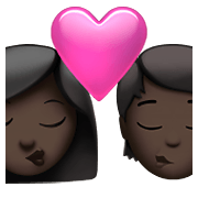 👩🏿‍❤️‍💋‍🧑🏿 Emoji Beijo: Mulher, Pessoa, Pele Escura na Apple iOS 14.5.