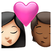 👩🏻‍❤️‍💋‍🧑🏾 Emoji sich küssendes Paar: Frau, Person, helle Hautfarbe, mitteldunkle Hautfarbe Apple iOS 14.5.