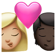 Emoji 👩🏼‍❤️‍💋‍🧑🏿 Bacio Tra Coppia: Donna, persona, Carnagione Abbastanza Chiara, Carnagione Scura su Apple iOS 14.5.