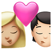 👩🏼‍❤️‍💋‍🧑🏻 Emoji Beijo: Mulher, Pessoa, Pele Morena Clara, Pele Clara na Apple iOS 14.5.
