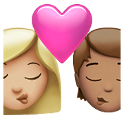 👩🏼‍❤️‍💋‍🧑🏽 Emoji sich küssendes Paar: Frau, Person, mittelhelle Hautfarbe, mittlere Hautfarbe Apple iOS 14.5.