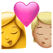👩‍❤️‍💋‍🧑🏼 Emoji Beso: Mujer, Persona, Sin tono de piel, Tono De Piel Claro Medio en Apple iOS 14.5.