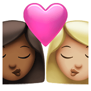 Emoji 👩🏾‍❤️‍💋‍👩🏼 Bacio Tra Coppia - Donna: Carnagione Abbastanza Scura, Donna: Carnagione Abbastanza Chiara su Apple iOS 14.5.