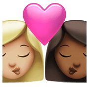 👩🏼‍❤️‍💋‍👩🏾 Emoji sich küssendes Paar - Frau: helle Hautfarbe, Frau: mitteldunkle Hautfarbe Apple iOS 14.5.
