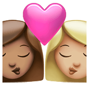 👩🏽‍❤️‍💋‍👩🏼 Emoji sich küssendes Paar - Frau: mittlere Hautfarbe, Frau: mittelhelle Hautfarbe Apple iOS 14.5.