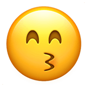 Emoji 😙 Faccina Che Bacia Con Occhi Sorridenti su Apple iOS 14.5.