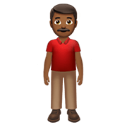 🧍🏾‍♂️ Emoji Homem Em Pé: Pele Morena Escura na Apple iOS 14.5.