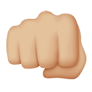 Emoji 👊🏼 Pugno Chiuso: Carnagione Abbastanza Chiara su Apple iOS 14.5.