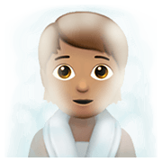 🧖🏽 Emoji Person in Dampfsauna: mittlere Hautfarbe Apple iOS 14.5.