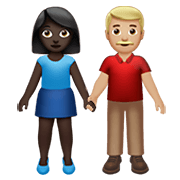 👩🏿‍🤝‍👨🏼 Emoji Homem E Mulher De Mãos Dadas: Pele Escura E Pele Morena Clara na Apple iOS 14.5.