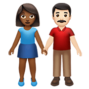 👩🏾‍🤝‍👨🏻 Emoji Mann und Frau halten Hände: mitteldunkle Hautfarbe, helle Hautfarbe Apple iOS 14.5.