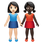 Émoji 👩🏻‍🤝‍👩🏿 Deux Femmes Se Tenant La Main : Peau Claire Et Peau Foncée sur Apple iOS 14.5.