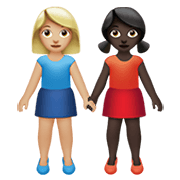 👩🏼‍🤝‍👩🏿 Emoji händchenhaltende Frauen: mittelhelle Hautfarbe, dunkle Hautfarbe Apple iOS 14.5.