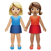 👩🏼‍🤝‍👩🏽 Emoji händchenhaltende Frauen: mittelhelle Hautfarbe, mittlere Hautfarbe Apple iOS 14.5.